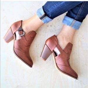 New in box brown ankle boots